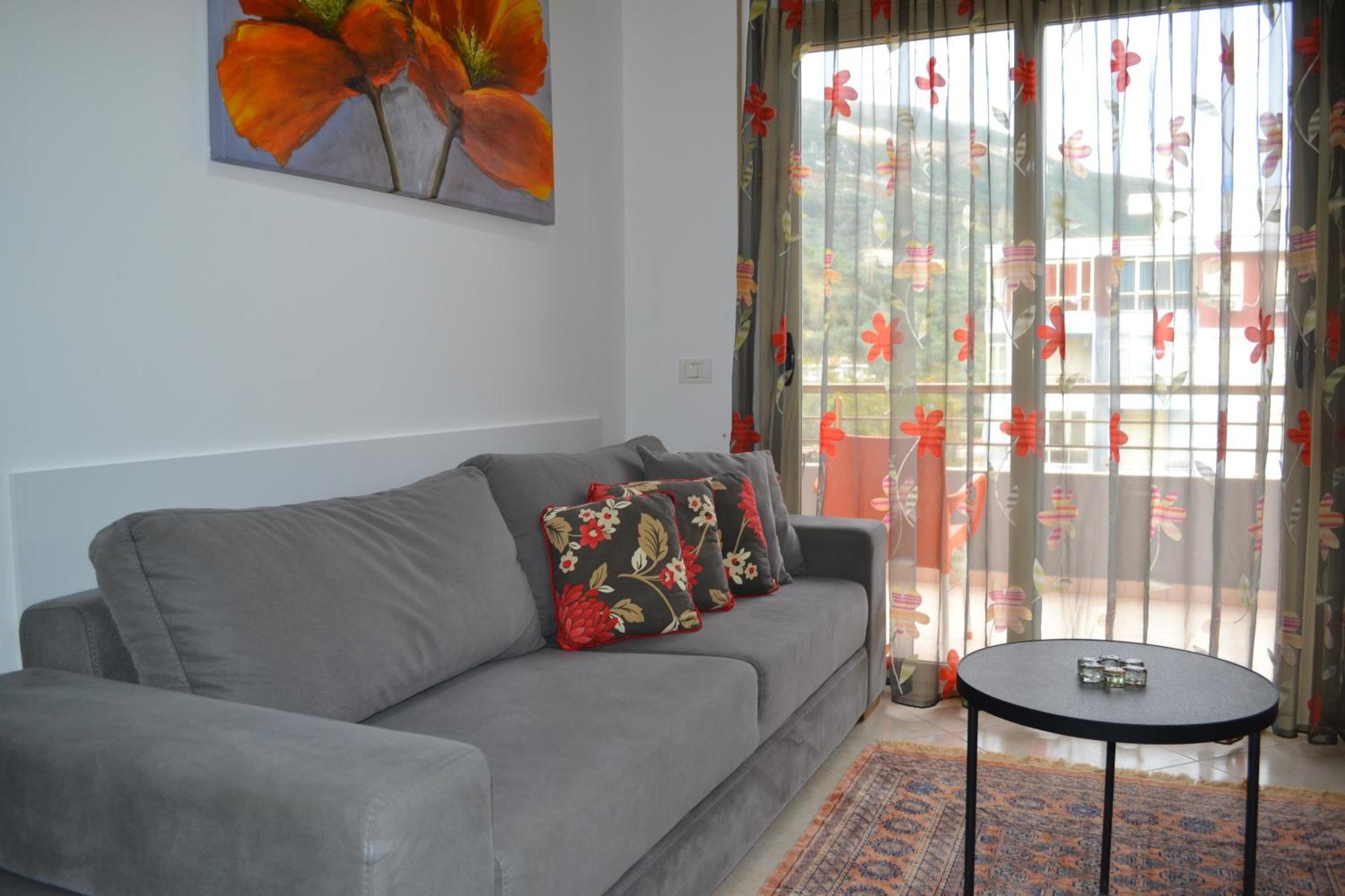 Flowers & Green 2 Bedrooms Apartment & Box Garage فلورا المظهر الخارجي الصورة